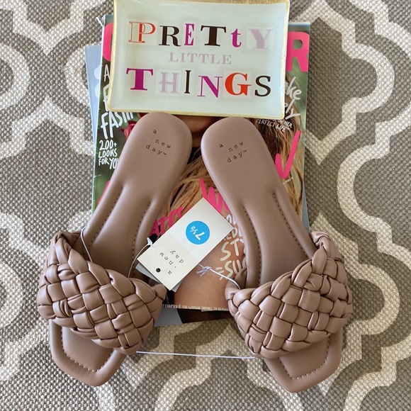 “A new day” tan Carissa slide sandals; size 7 1/2; NWT - Picture 5 of 7